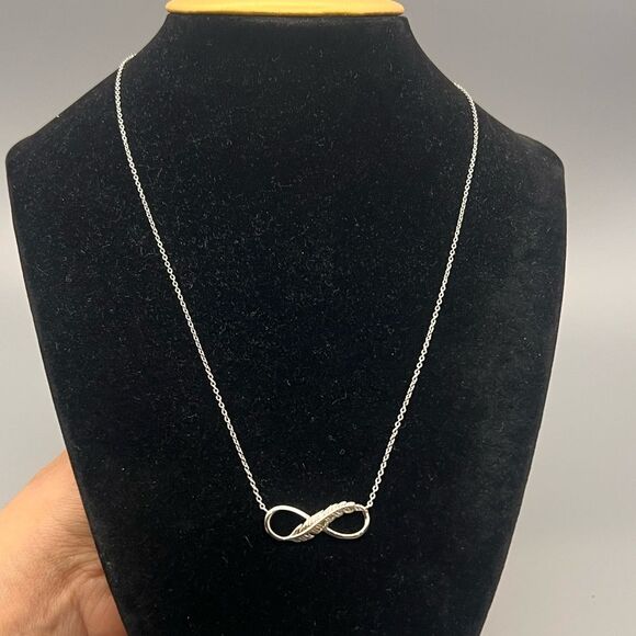 Sterling silver 925 Elegant Silver Infinity Necklace - Picture 4 of 8